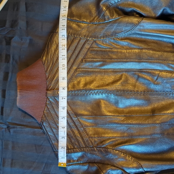 Danier 100% leather bomber jacket - Picture 11 of 11